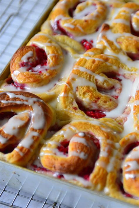 Easy To Make Raspberry Sweet Rolls Recipe Oventales