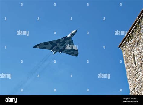 RAF Avro Vulcan Bomber XH558 Last flight over Kent Stock Photo - Alamy