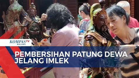 Tradisi Pembersihan Patung Dewa Dewi Jelang Imlek Di Klenteng Eng An