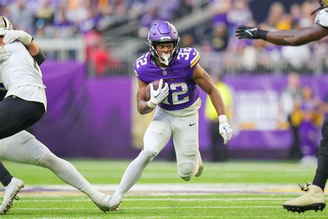 Ty Chandler becomes Vikings’ first 100 yard rusher this season - Yahoo ...