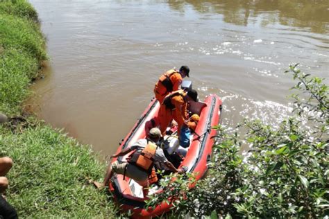 Tim SAR Temukan Jenazah Bocah Hanyut Di Sungai Tanggul ANTARA News