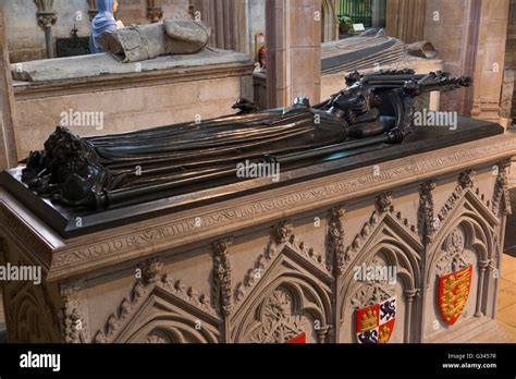 The tomb of Eleanor of Castile, Queen consort of Edward I of England ...