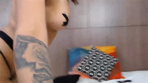 Brunette Goddess Naughtiness Begins Live