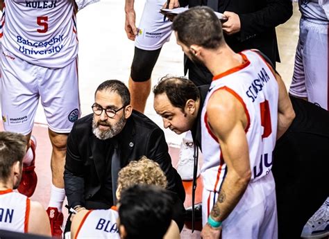 Bahçeşehir Koleji nde koç Sinan Atalay Basket Dergisi Basketbol