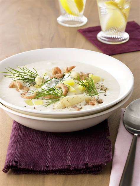 Spargel Kartoffel Suppe mit Nordseekrabben und Dill Crème fraîche Knorr