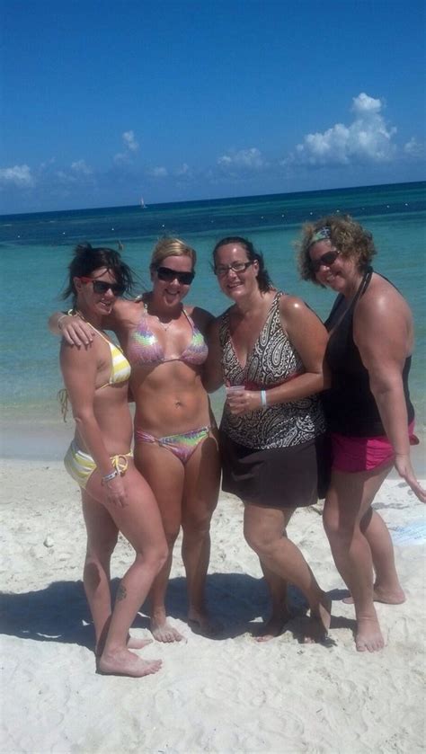 7 Hot Sexy Melanie Bowers Bikini Pics