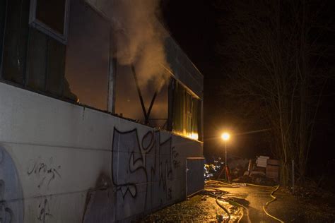 Lagerhalle Geht In Flammen Auf