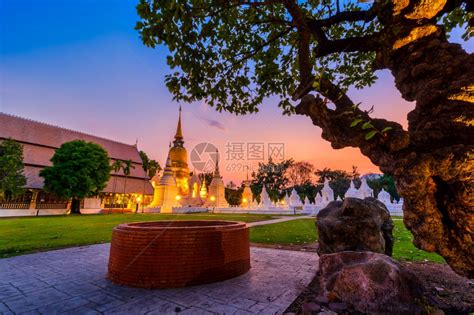 Watsuandok是日落天空的佛教寺庙是泰国北部清迈旅游区主要景点位于东南亚佛塔公园重大的高清图片下载 正版图片308073429 摄图网