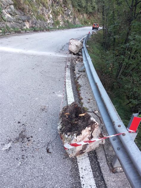 Lo Scarpone Maltempo Frana Sul Monte Casale