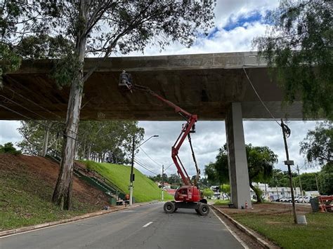 Obras de revitalização do viaduto laudo natel mudam trânsito na Avenida