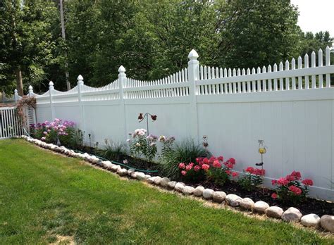 White Picket Privacy Fence Vinyl Privacy Fence Vinyl Fence Landscaping Backyard Fences