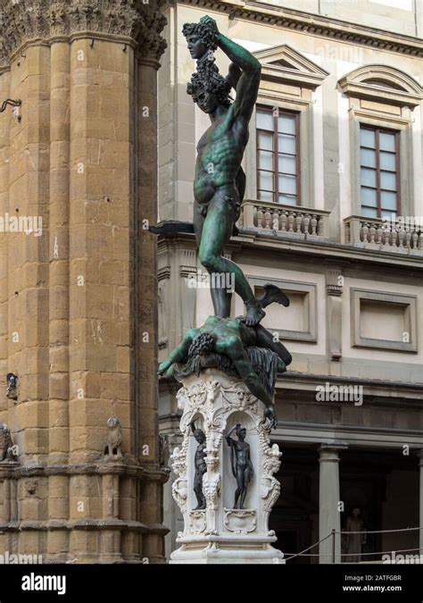 Perseo Con Testa Di Medusa Immagini E Fotografie Stock Ad Alta