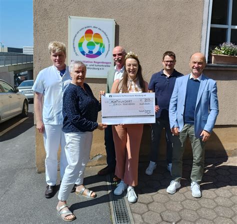 Fr Nkische Weink Nigin Bergibt Spendenscheck An Elterninitiative