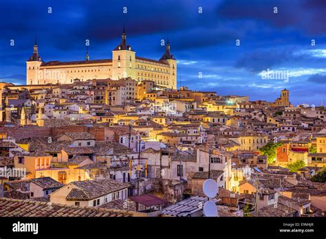 Toledo Spanien Stadt Skyline Im Alcazar In Der Morgendämmerung