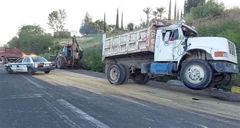 Vuelca Cami N Cargado Con Arena En La Carretera Atlixco Iz Car De