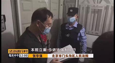 “老赖”房子被法院强制执行，竟留下80多岁老母占房！法院这么做母亲