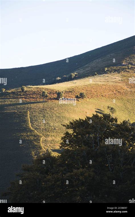 Clear sky with mountains hi-res stock photography and images - Alamy