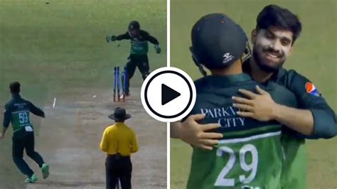 Watch 20 Year Old Off Spinner Takes Sizzling Six For For Pakistan