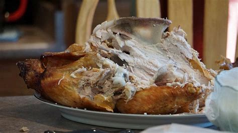 What To Do With Your Turkey Carcass 9 Delicious Ways To Use It Up Thekitchentoday