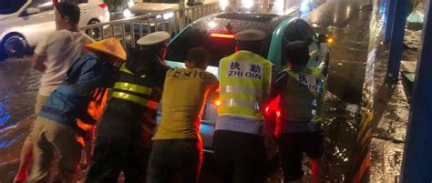 暴雨来袭，为同安这些民警点赞！交通队路段刹车