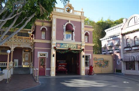 Walts Dream Realized Disneyland® Park Off To Neverland Travel