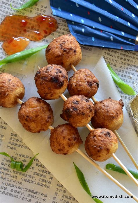 Deep Fried Squid Balls (炸花枝丸) - It's My Dish