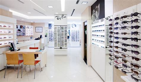 Pin By Ea Carlos Fern Ndez On Pticas Eyewear Store Design