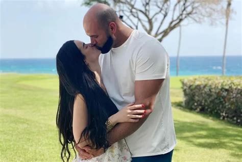 Hija de Leonel publica fotografías amorosas con La Máquina Pujols