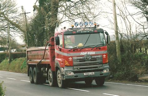 Yx06lyo John Jones And Son Ltd Hino 700 3213 8x4 Tipper On T Flickr