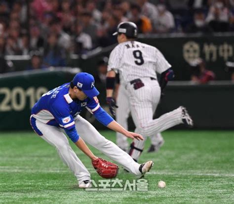 호된 신고식 이승호 S존 번트수비 평정심 과제 확인 프리미어12 네이트 스포츠