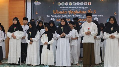 Pemdes Gunung Putri Kembali Wisuda Santri Samaduha Berikut Nama