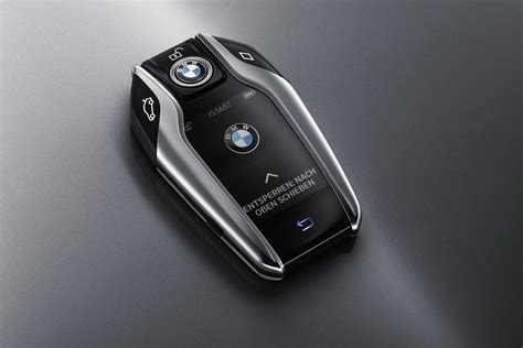 New BMW 7-Series Has A Super Cool Key Fob With A Digital Display That ...