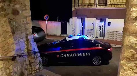 Uccide il padre violento e ora è agli arresti domiciliari Il diario