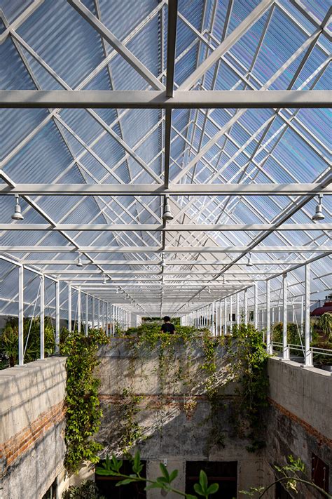 Productora Adds Rooftop Prim To Historical Building In Mexico City