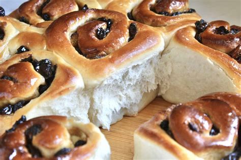 Chelsea Buns British Buns Similar To Cinnamon Rolls Christinas Cucina