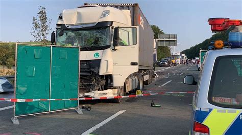 Nrw Feuerwehr Birgt Vier Tote Nach Unfall Auf A Richtung Dortmund