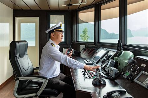 Hano Croisi Re Capella De Jours Dans La Baie D Halong Et La Baie