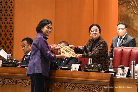 Saya Bersama Bu Sri Mulyani Yustinus Prastowo