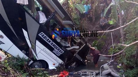 Detik Detik Bus Rombongan Guru Tk Kecelakaan Hingga Menewaskan Kepsek