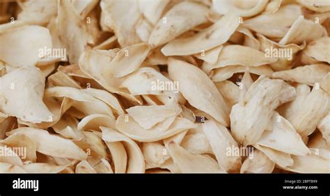 Chinese Dry dried lily bulb Stock Photo - Alamy