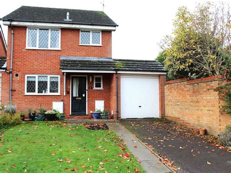 3 Bed Link Detached House For Sale In Sandringham Way Frimley