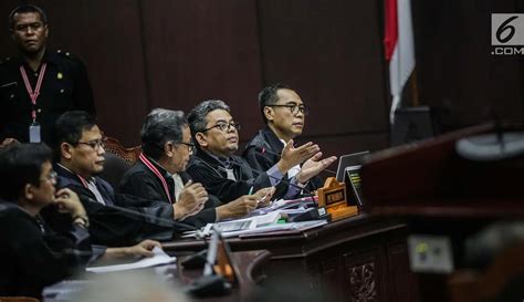 Foto Hakim Mk Debat Dengan Tim Hukum Prabowo Soal Keamanan Situng