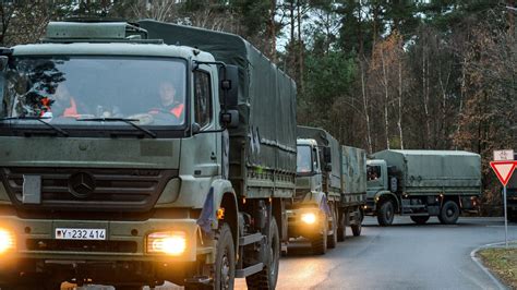 Brandenburg Tausende Bundeswehr Soldaten rücken aus Appell an Autofahrer