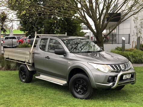 Mitsubishi Triton 2015 Club Cab Glx 24d 4wd Flat Deck 4x4