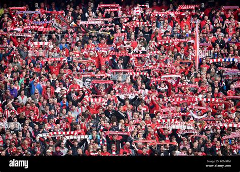 Ventilatoren Fanblock Fahnen Fc Bayern M Nchen Allianz Arena