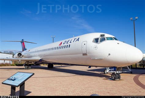 N675MC McDonnell Douglas DC 9 51 Delta Air Lines Airplanephotospr