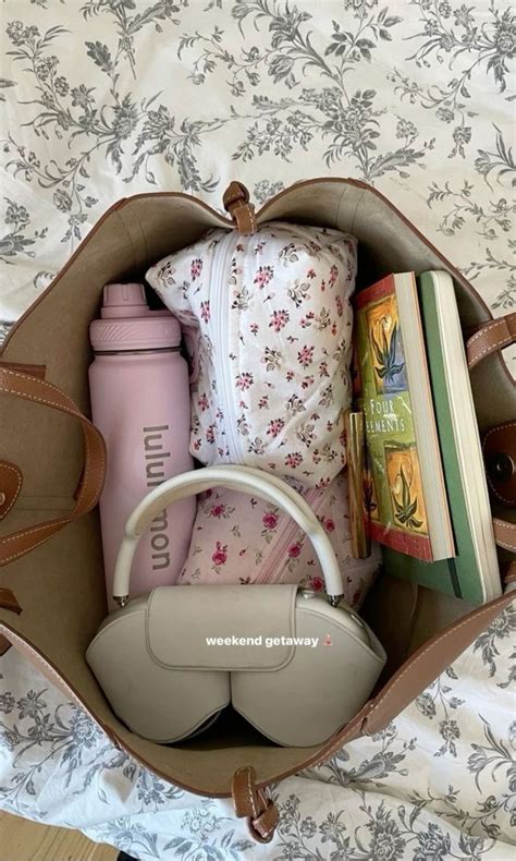 Pin By Derin On Sizin Pinleriniz In Handbag Essentials Bags