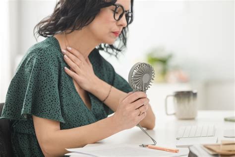 A qué edad empieza la menopausia y cuándo se considera precoz o tardía