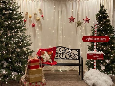 Christmas Photo Booth | Christmas party backdrop, Diy christmas ...