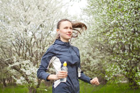 How to dress for spring running - Canadian Running Magazine